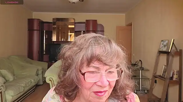 Betty Brick online show from 04/28/26, 01:16