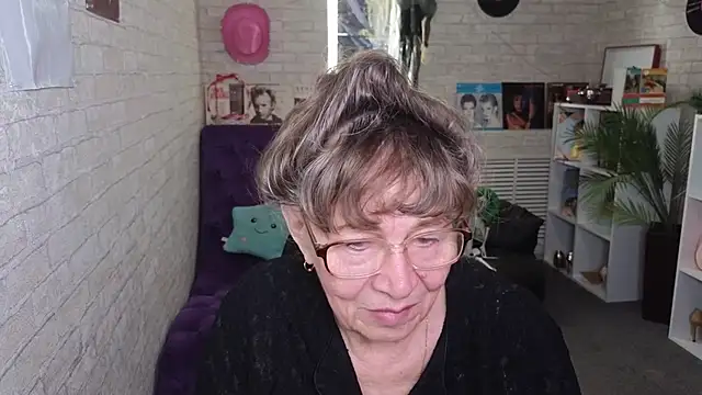 Betty Brick online show from 05/24/26, 03:17