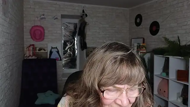 Betty Brick online show from 05/26/26, 03:52