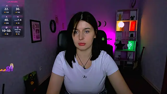 Snapshot of violett_queen12 chatting on 09/13/25, 03:01 violett queen12 online show from 09/13/25, 03:01