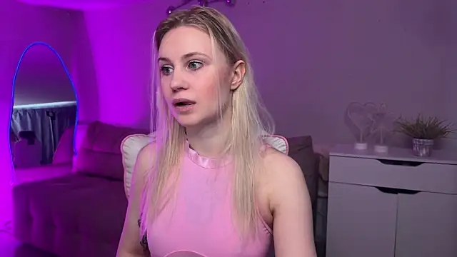 Snapshot of Sofia_Kenwood chatting on 04/30/26, 03:02 Sofia Kenwood online show from 04/30/26, 03:02