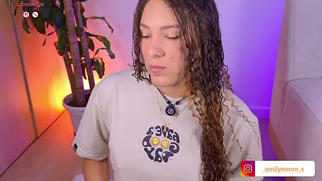 Snapshot of onlyemily_ chatting on 03/04/26, 01:11 onlyemily online show from 03/04/26, 01:11