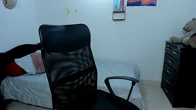 Snapshot of Sweet_Amanda_95 chatting on 11/17/25, 03:45 Sweet Amanda 95 online show from 11/17/25, 03:45