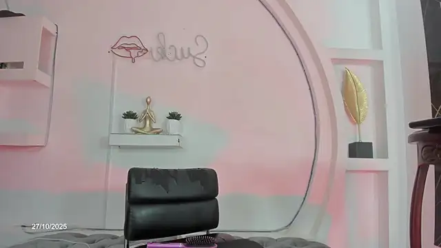 Vicky Hottman online show from 10/28/25, 04:16