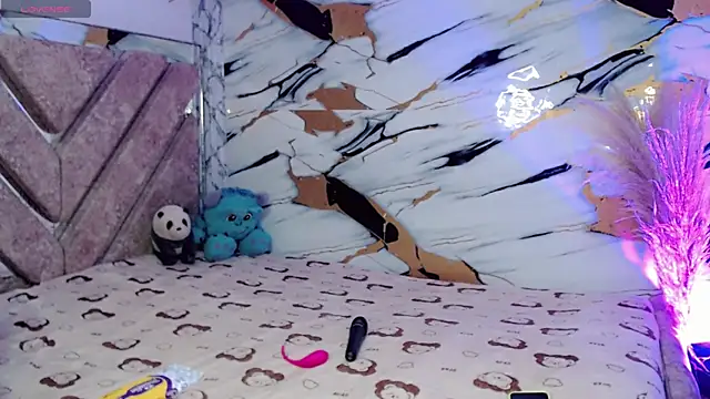 kushina uzumaki75 online show from 04/18/26, 03:32