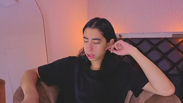 Snapshot of ryo_light chatting on 06/18/26, 04:02 ryo light online show from 06/18/26, 04:02