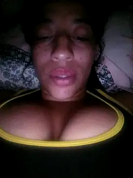 Snapshot of Yolisvel chatting on 10/29/25, 06:04 Yolisvel online show from 10/29/25, 06:04