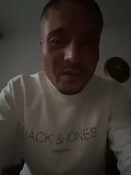 Snapshot of OfferedTearing chatting on 09/27/25, 05:07 OfferedTearing online show from 09/27/25, 05:07