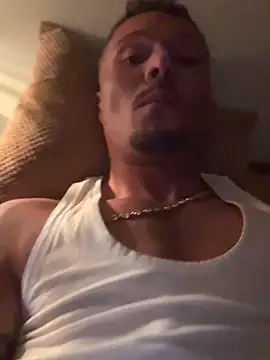 Snapshot of OfferedTearing chatting on 10/05/25, 01:59 OfferedTearing online show from 10/05/25, 01:59