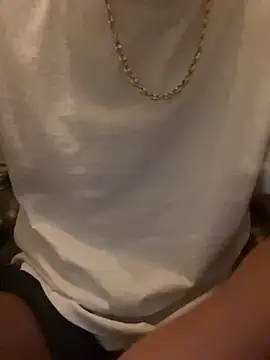 Snapshot of OfferedTearing chatting on 11/01/25, 04:25 OfferedTearing online show from 11/01/25, 04:25