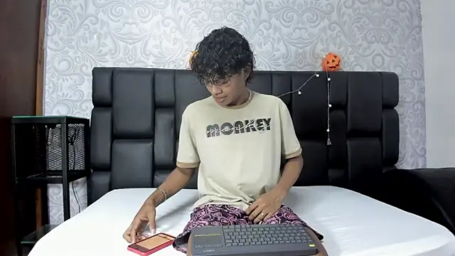 MilthonDelis online show from 10/31/25, 11:39