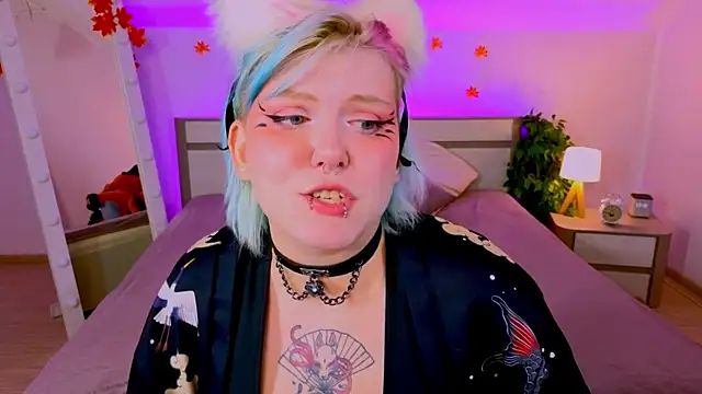 bluelunaray online show from 10/10/25, 09:52