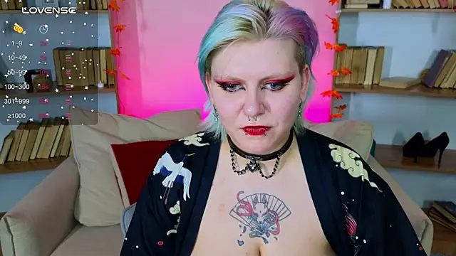 bluelunaray online show from 10/13/25, 09:42