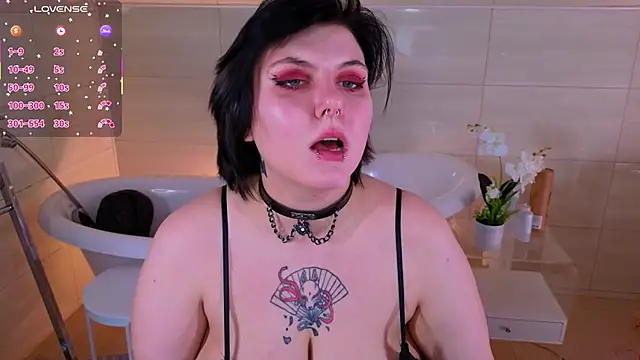 bluelunaray online show from 10/26/25, 10:54