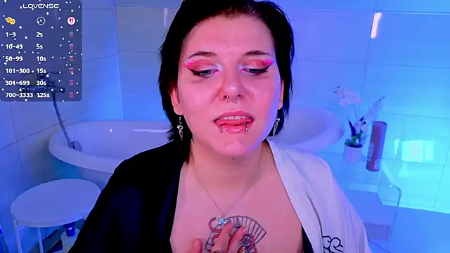 bluelunaray online show from 11/22/25, 10:25