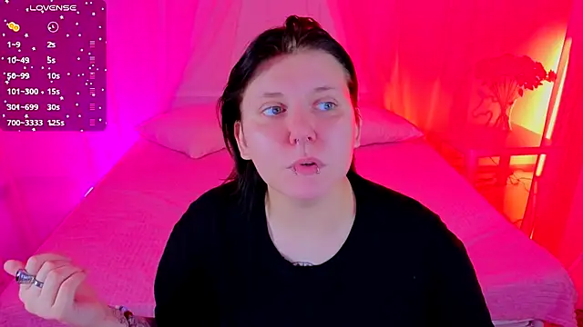 bluelunaray online show from 11/27/25, 10:39