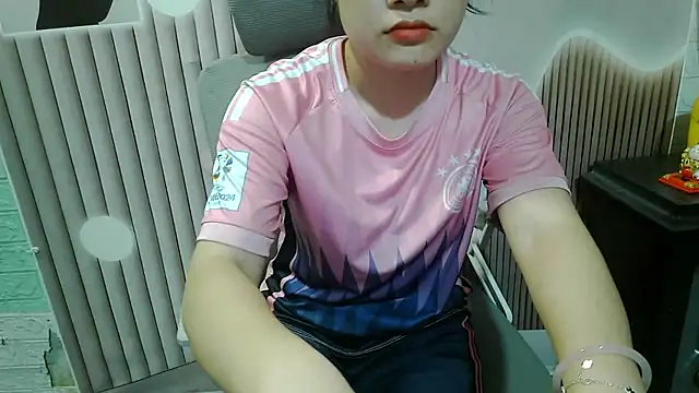 Snapshot of Emachiii chatting on 09/23/25, 12:30 Emachiii online show from 09/23/25, 12:30