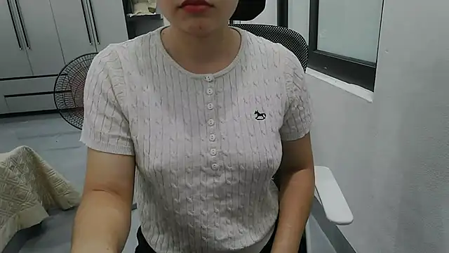 Snapshot of Emachiii chatting on 07/16/26, 12:33 Emachiii online show from 07/16/26, 12:33