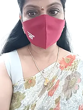 Snapshot of shivani27 chatting on 10/04/25, 08:40 shivani27 online show from 10/04/25, 08:40