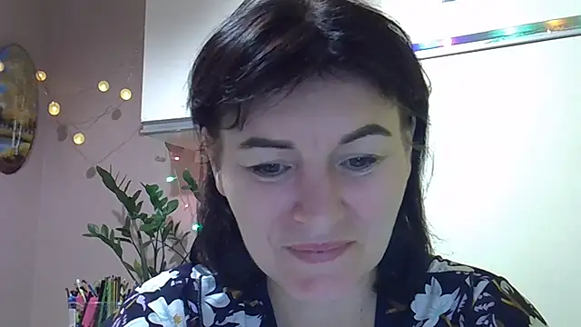 Krystal 82 online show from 10/04/25, 04:49