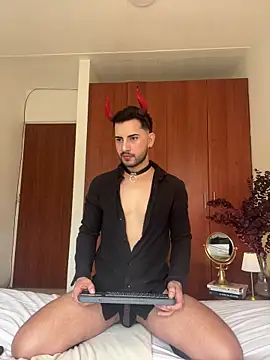 Dark beauty2 online show from 10/31/25, 05:47