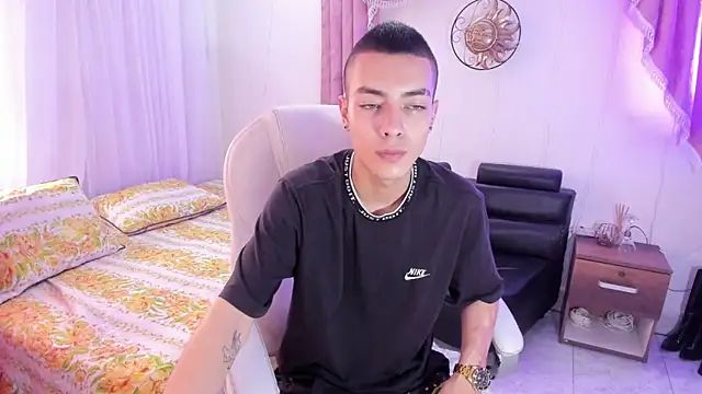 Dereck Boy8 online show from 10/31/25, 08:10