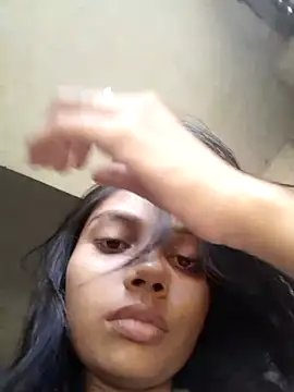 Snapshot of queen_girl_ chatting on 09/29/25, 05:34 queen girl online show from 09/29/25, 05:34