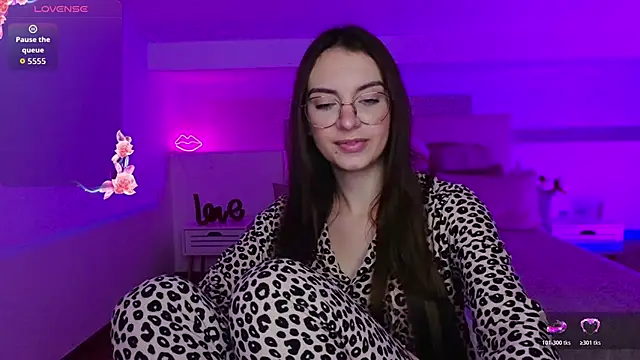 Real cutie1 online show from 10/21/25, 09:26