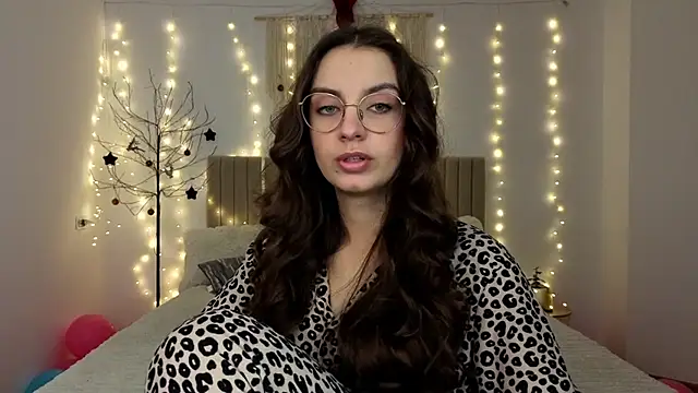 Real cutie1 online show from 01/06/26, 01:48