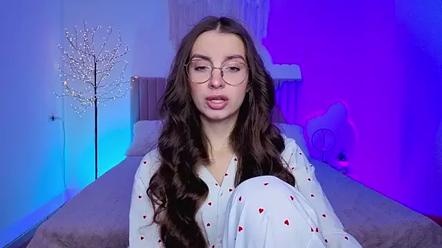 Real cutie1 online show from 03/06/26, 01:51