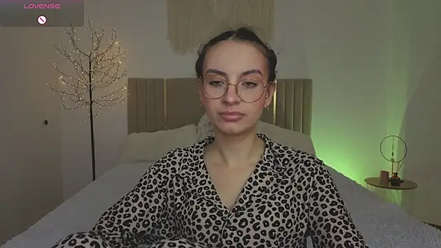 Real cutie1 online show from 04/14/26, 12:44