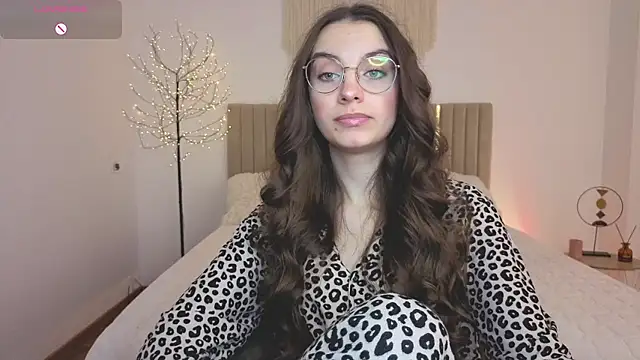 Snapshot of Real_cutie1 chatting on 04/25/26, 01:41 Real cutie1 online show from 04/25/26, 01:41