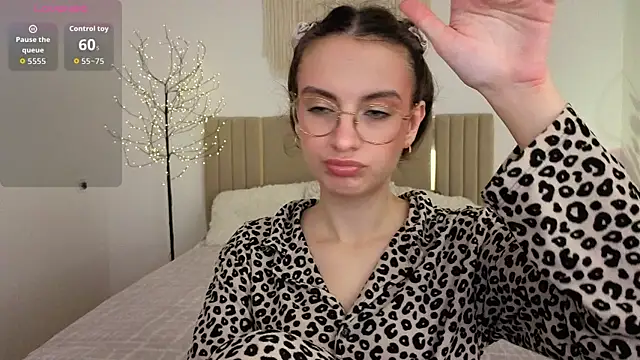Snapshot of Real_cutie1 chatting on 06/16/26, 12:52 Real cutie1 online show from 06/16/26, 12:52