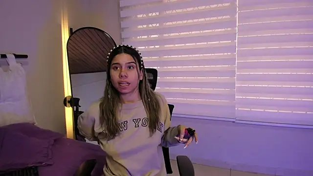 Rachell criss online show from 10/06/25, 06:05