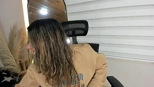 Rachell criss online show from 10/30/25, 04:25