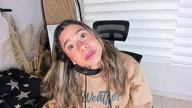 Rachell criss online show from 11/05/25, 04:01