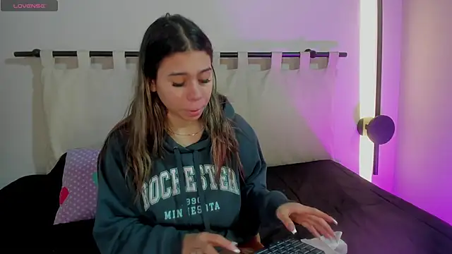 Rachell criss online show from 03/11/26, 04:18