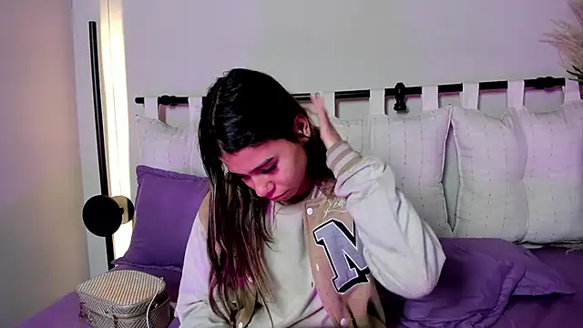 Rachell criss online show from 03/25/26, 04:29