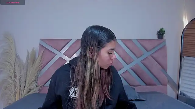 Rachell criss online show from 03/28/26, 04:34