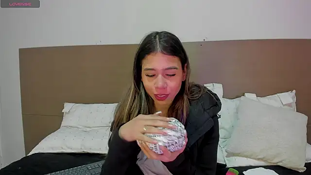 Rachell criss online show from 04/10/26, 03:56