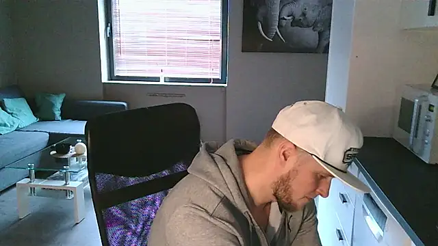 Snapshot of Dartanjanas13 chatting on 10/05/25, 10:57 Dartanjanas13 online show from 10/05/25, 10:57