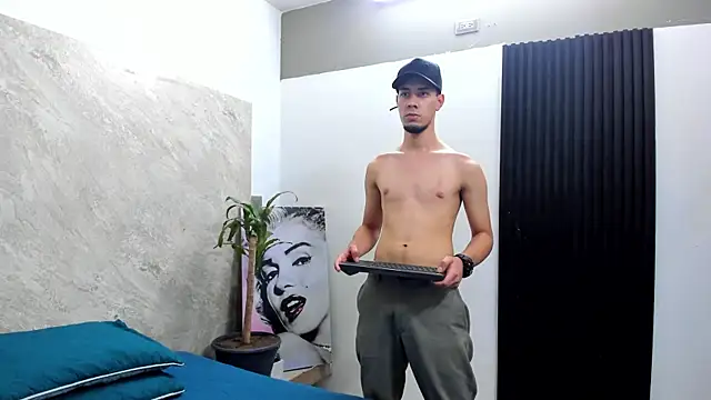 Snapshot of _Axel_09 chatting on 10/01/25, 03:45 Axel 09 online show from 10/01/25, 03:45