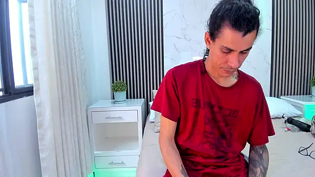 Snapshot of JackAndRosse_ chatting on 07/02/26, 12:33 JackAndRosse online show from 07/02/26, 12:33
