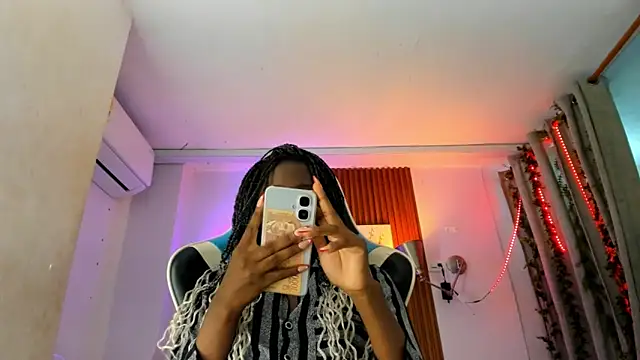 Evaa 18 online show from 11/25/25, 07:25