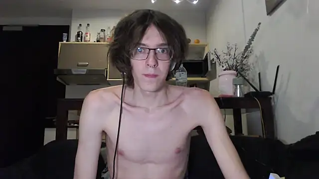 Snapshot of LovesomeCookie chatting on 09/15/25, 02:17 LovesomeCookie online show from 09/15/25, 02:17