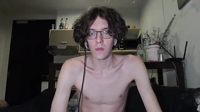 Snapshot of LovesomeCookie chatting on 09/16/25, 02:29 LovesomeCookie online show from 09/16/25, 02:29