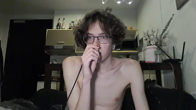 Snapshot of LovesomeCookie chatting on 09/19/25, 02:29 LovesomeCookie online show from 09/19/25, 02:29