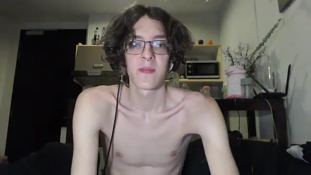 Snapshot of LovesomeCookie chatting on 09/23/25, 12:41 LovesomeCookie online show from 09/23/25, 12:41