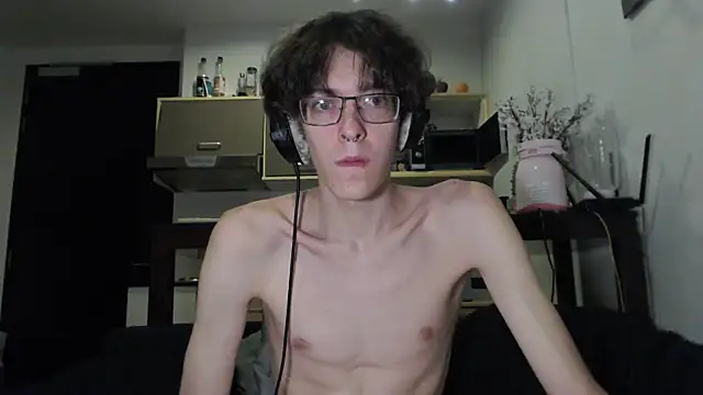 Snapshot of LovesomeCookie chatting on 10/08/25, 12:47 LovesomeCookie online show from 10/08/25, 12:47