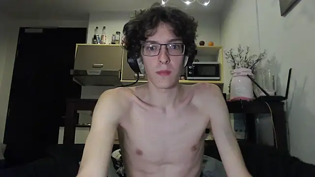 Snapshot of LovesomeCookie chatting on 10/10/25, 05:12 LovesomeCookie online show from 10/10/25, 05:12